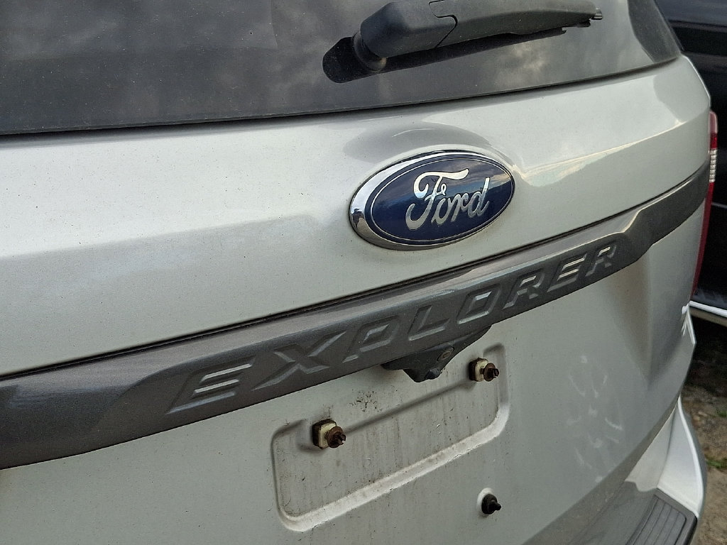Used 2019 Ford Explorer XLT w/ Equipment Group 202A FWD image 10