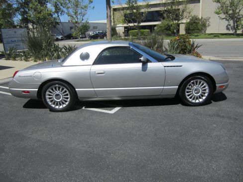 Used 2004 Ford Thunderbird Deluxe image 2