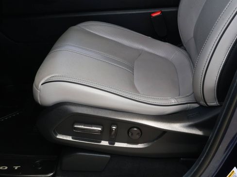 Used 2025 Honda Pilot Elite image 14