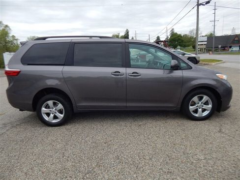 Used 2017 Toyota Sienna LE FWD image 6