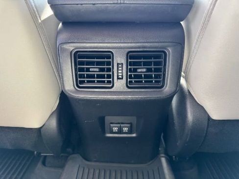 Used 2021 Toyota RAV4 XLE Premium image 15