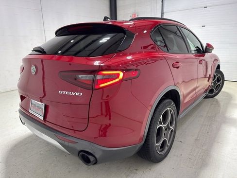 Used 2022 Alfa Romeo Stelvio Ti image 4