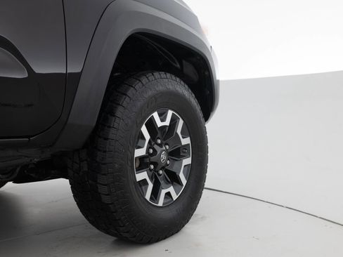 Used 2017 Toyota Tacoma SR5 image 16