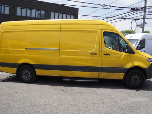 Used 2021 Mercedes-Benz Sprinter 2500 image 8