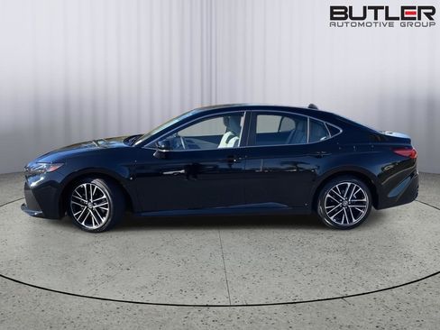 Used 2025 Toyota Camry XLE image 2