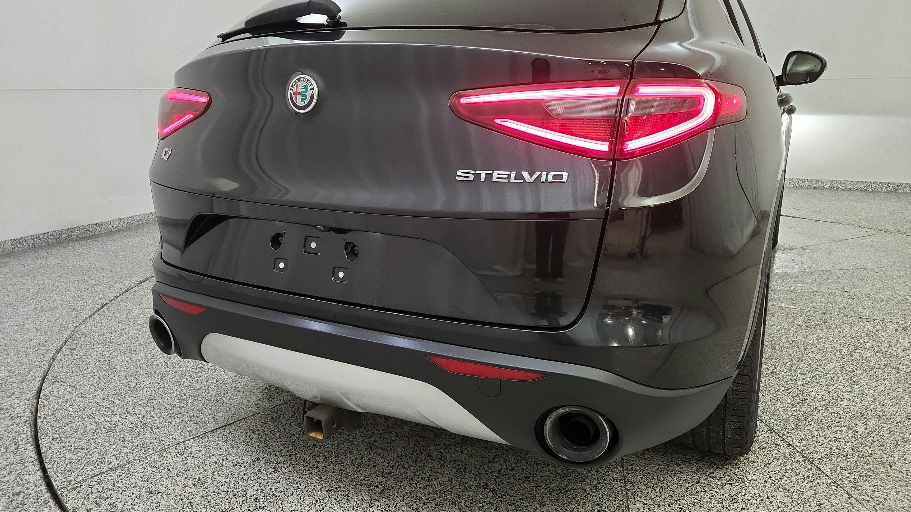 Used 2018 Alfa Romeo Stelvio Ti AWD/4WD image 31