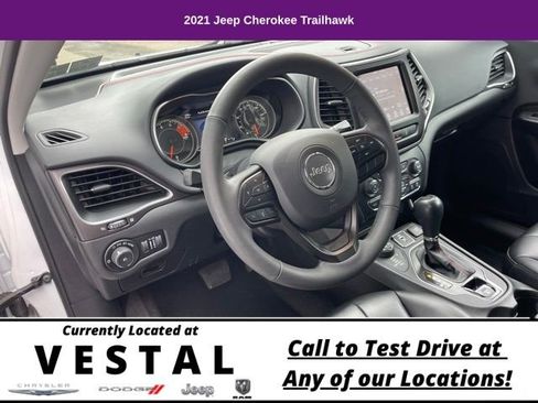 Used 2021 Jeep Cherokee Trailhawk image 14