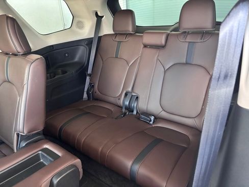 Used 2025 Honda Pilot Elite image 14