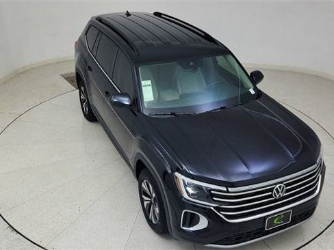 Used 2025 Volkswagen Atlas SE image 78