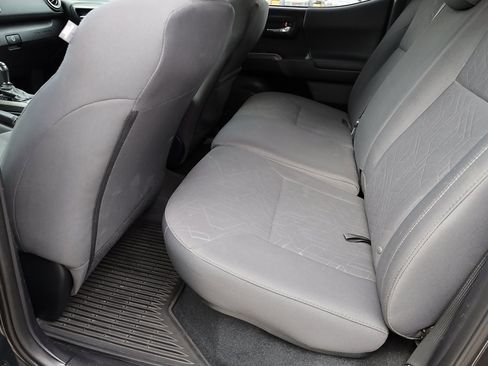 Used 2017 Toyota Tacoma TRD Off-Road image 17