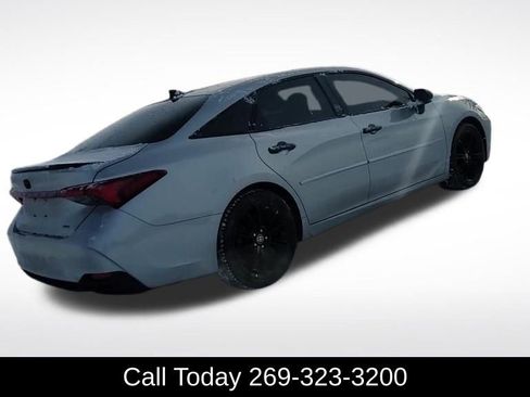 Used 2022 Toyota Avalon XSE image 5