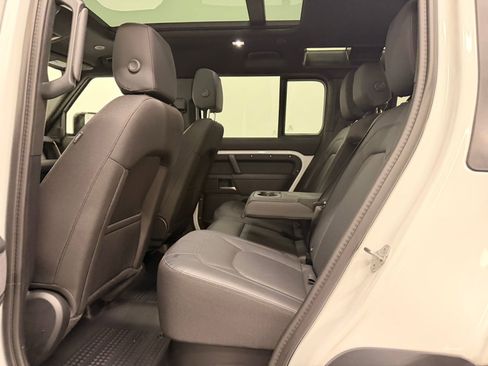 Used 2025 Land Rover Defender 110 S image 16