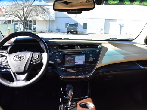 Used 2018 Toyota Avalon XLE Premium image 30