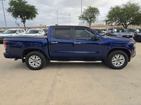 Used 2023 Nissan Frontier SV w/ SV Convenience Package RWD image 2