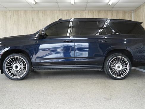 Used 2021 Cadillac Escalade Sport Platinum w/ LPO, ONYX Package image 5