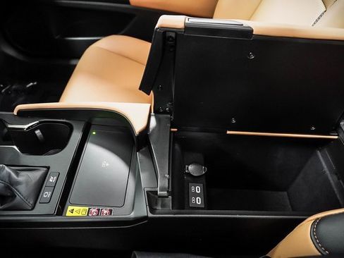 Used 2025 Lexus ES 300h w/ Premium Package image 16