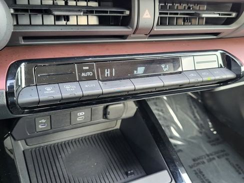 Used 2024 Toyota Prius Prime SE image 22