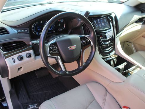 Used 2019 Cadillac Escalade Premium Luxury image 6