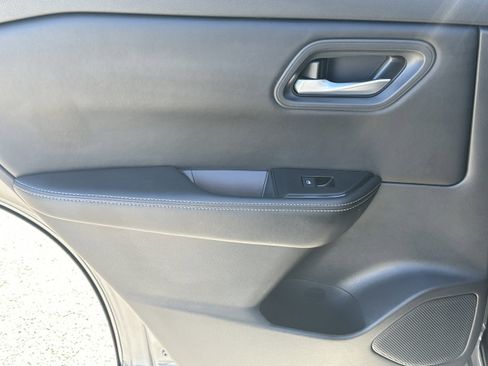 Used 2024 Nissan Rogue SV image 23