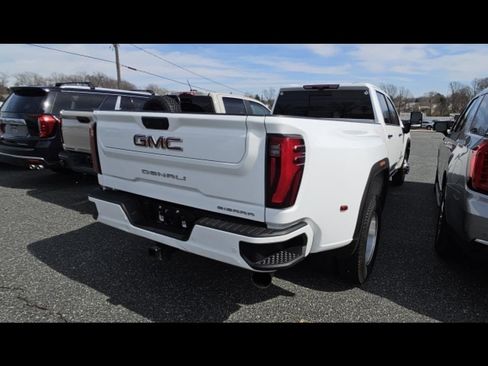 Used 2024 GMC Sierra 3500 Denali w/ Denali Reserve Package AWD/4WD image 11