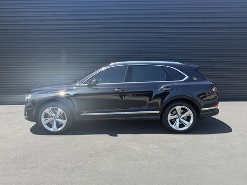Used 2022 Bentley Bentayga AWD/4WD image 2