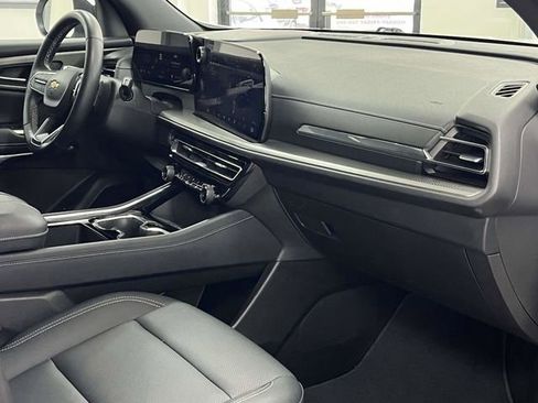 Used 2025 Chevrolet Traverse LT AWD/4WD image 28