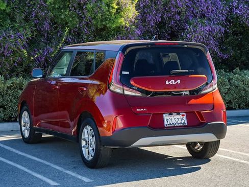 Used 2023 Kia Soul LX w/ LX Technology Package image 6