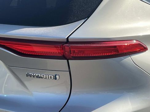 Used 2021 Toyota Venza LE image 10