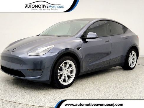 Used 2023 Tesla Model Y AWD image 1