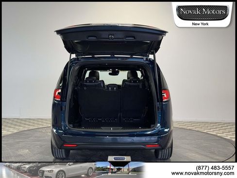 Used 2022 Chrysler Pacifica Limited w/ S Appearance Package image 9