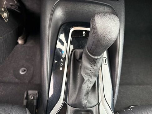 Used 2022 Toyota Corolla LE image 18