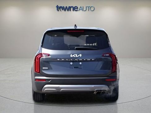 Used 2022 Kia Telluride EX w/ EX Premium Package image 4