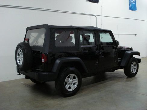 Used 2016 Jeep Wrangler Unlimited Sport w/ Connectivity Group image 5