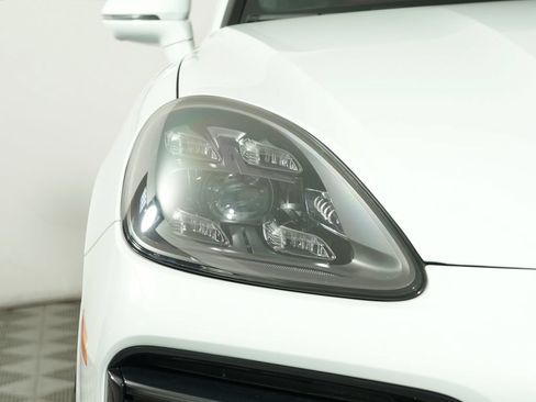 Certified 2023 Porsche Cayenne Turbo AWD/4WD image 11