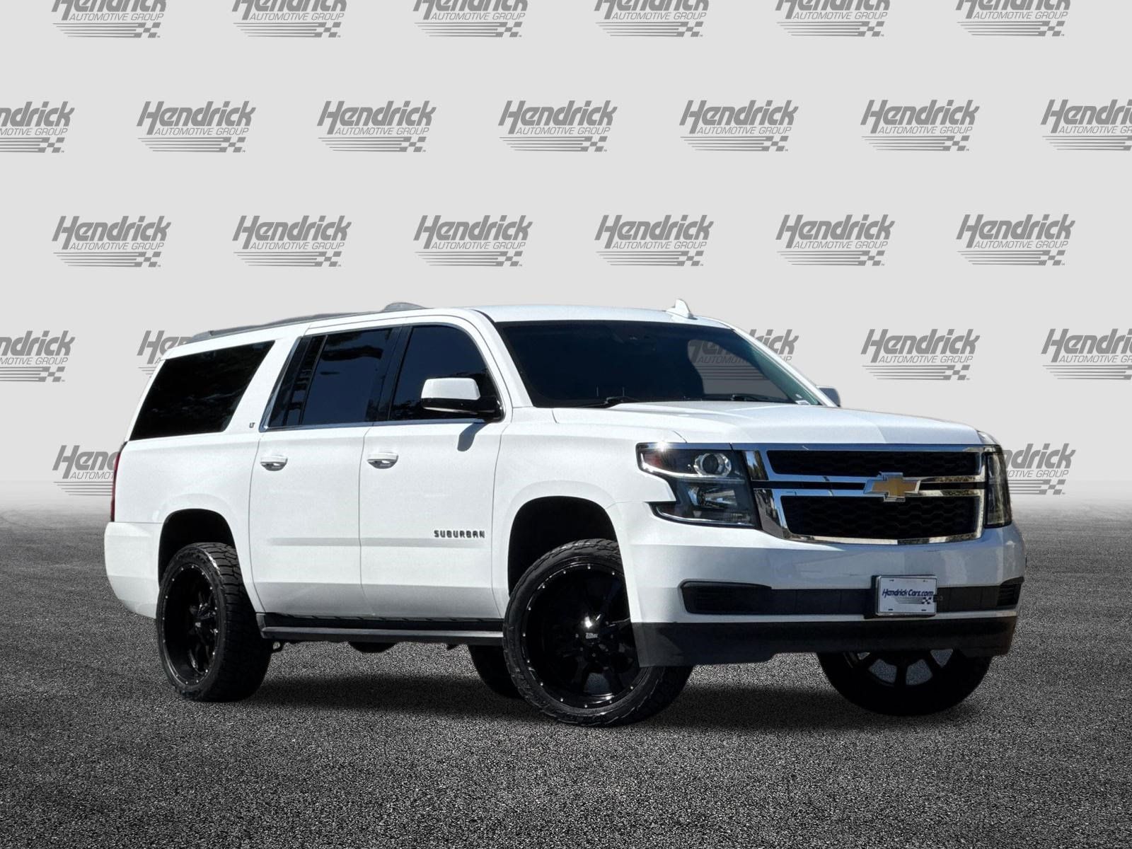 Used 2019 Chevrolet Suburban LT RWD image 2