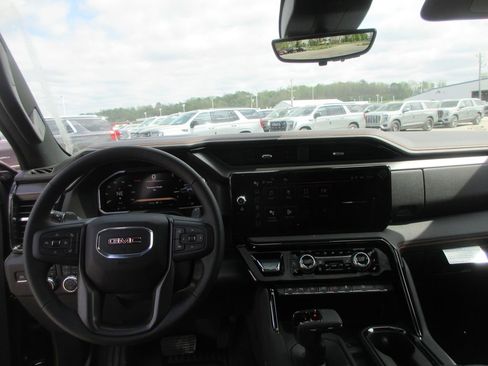 New 2026 GMC Sierra 1500 AT4 w/ AT4 Premium Package AWD/4WD image 18
