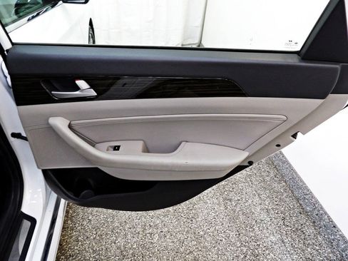 Used 2017 Hyundai Sonata Limited w/ Cargo Package FWD image 12