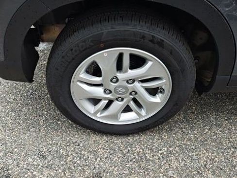 Certified 2026 Hyundai Venue SE FWD image 12