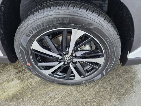 Certified 2025 Toyota Corolla Cross XSE w/ Convenience Package image 9