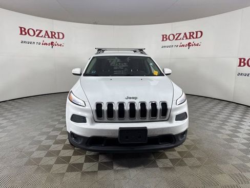 Used 2017 Jeep Cherokee Latitude image 2