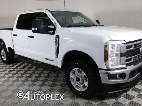 Used 2025 Ford F250 XLT w/ FX4 Off-Road Package AWD/4WD image 3