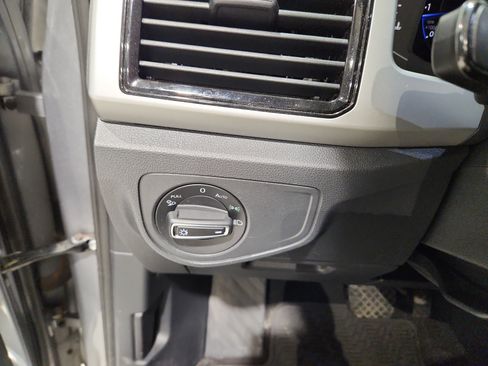 Used 2022 Volkswagen Atlas Cross Sport SE image 13