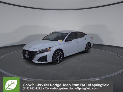 Used 2023 Nissan Altima 2.5 SR FWD image 7