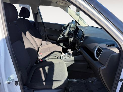 Certified 2022 Hyundai Venue SE image 19