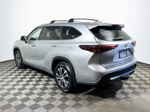 Certified 2024 Toyota Highlander XLE AWD/4WD image 5