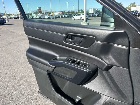 Used 2025 Nissan Pathfinder SV AWD/4WD image 12
