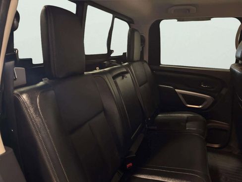 Used 2017 Nissan Titan SL image 21
