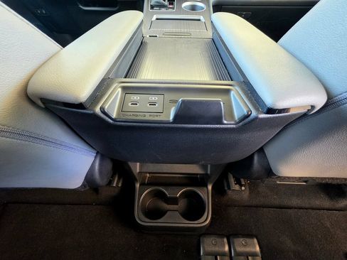 Used 2026 Toyota Sienna XLE FWD image 76