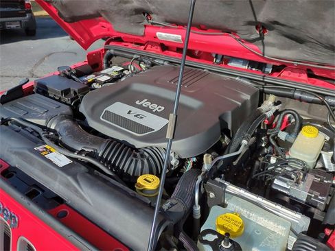 Used 2016 Jeep Wrangler Unlimited Sahara w/ Dual Top Group image 23