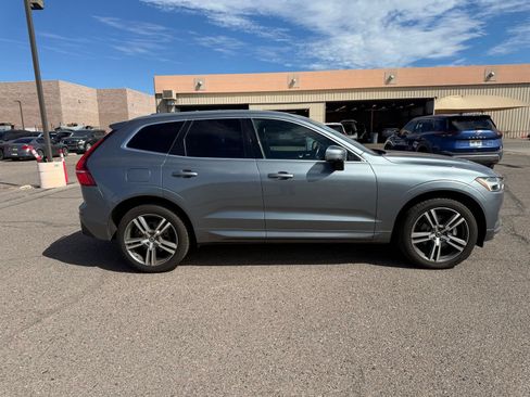 Used 2021 Volvo XC60 T5 Momentum FWD image 4